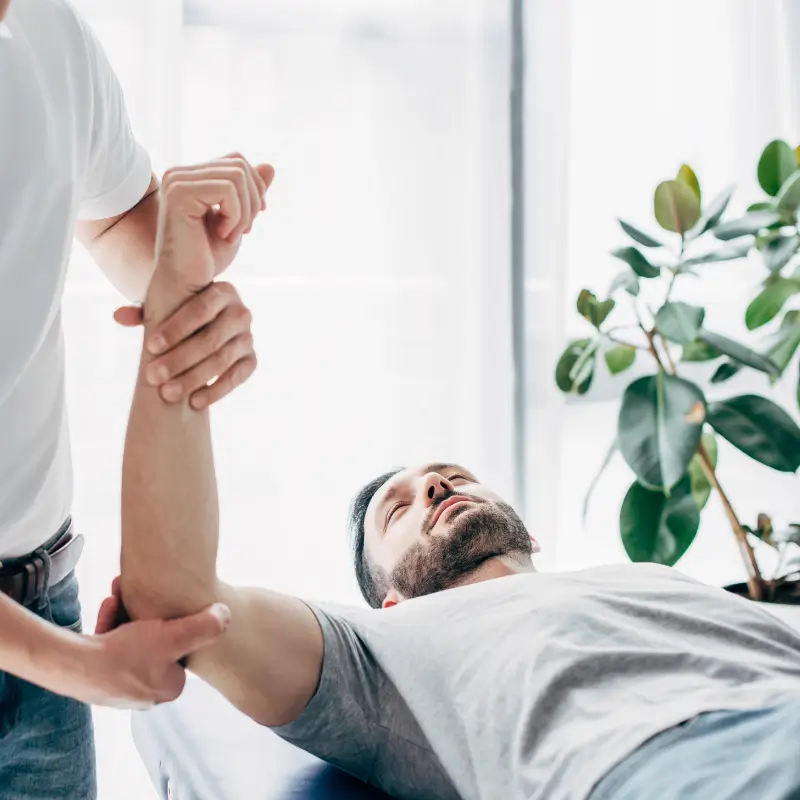 Chiropractor Melbourne treating tennis elbow